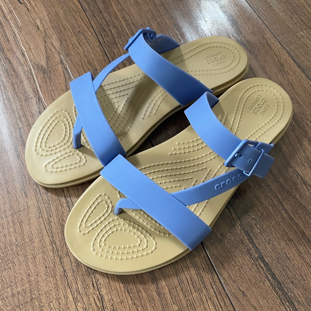 NWOT Crocs Tulum Periwinkle Sandal Size 7